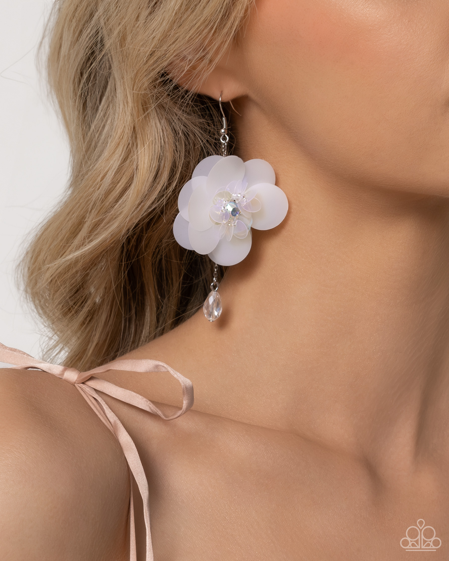 Oversized opulence – white