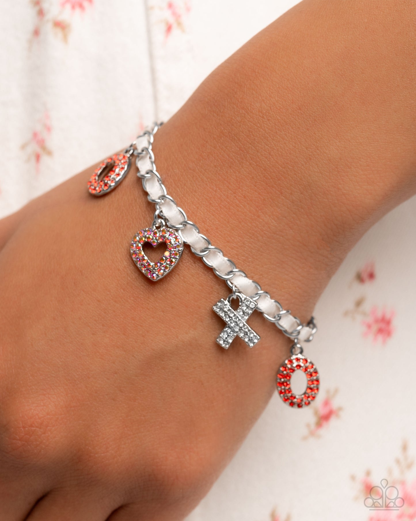 Complete Look XOXO necklace and bracelet set