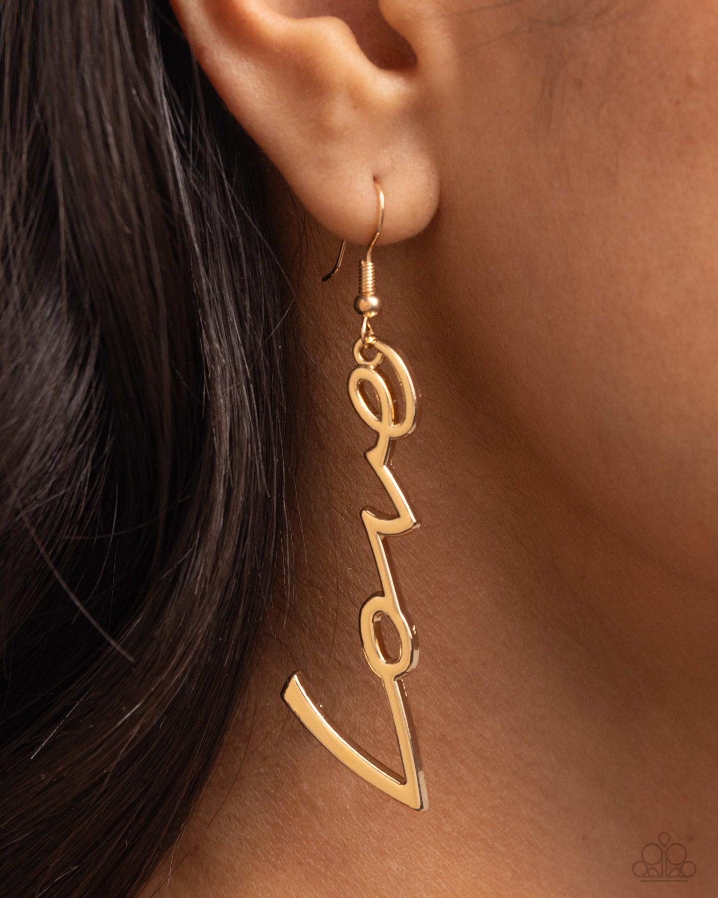 Light – catching letters – gold