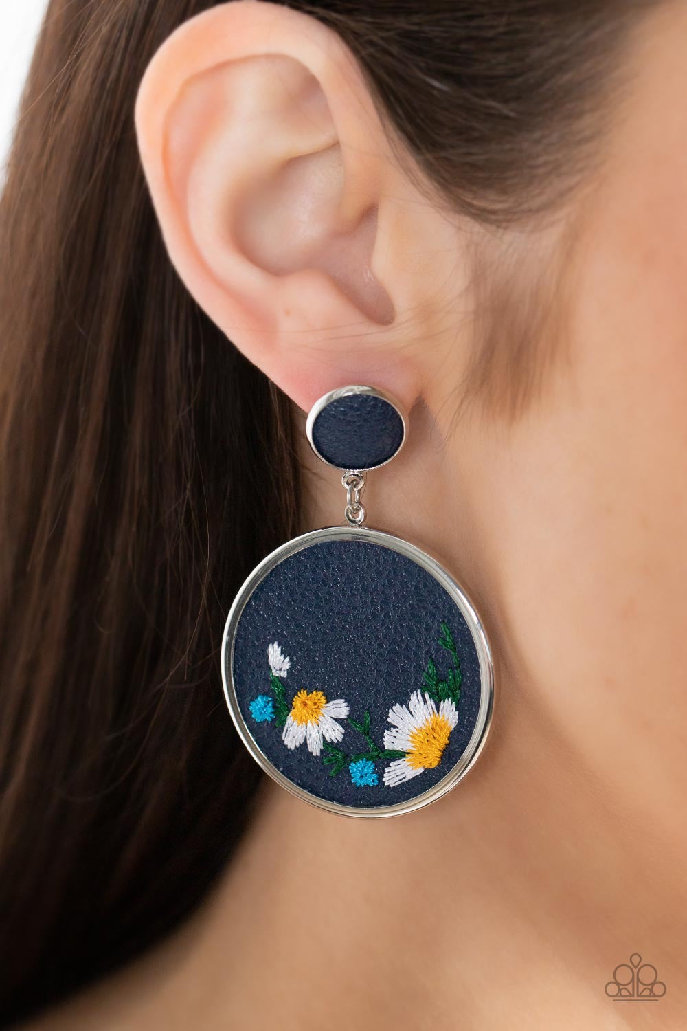 Embroidered gardens - blue