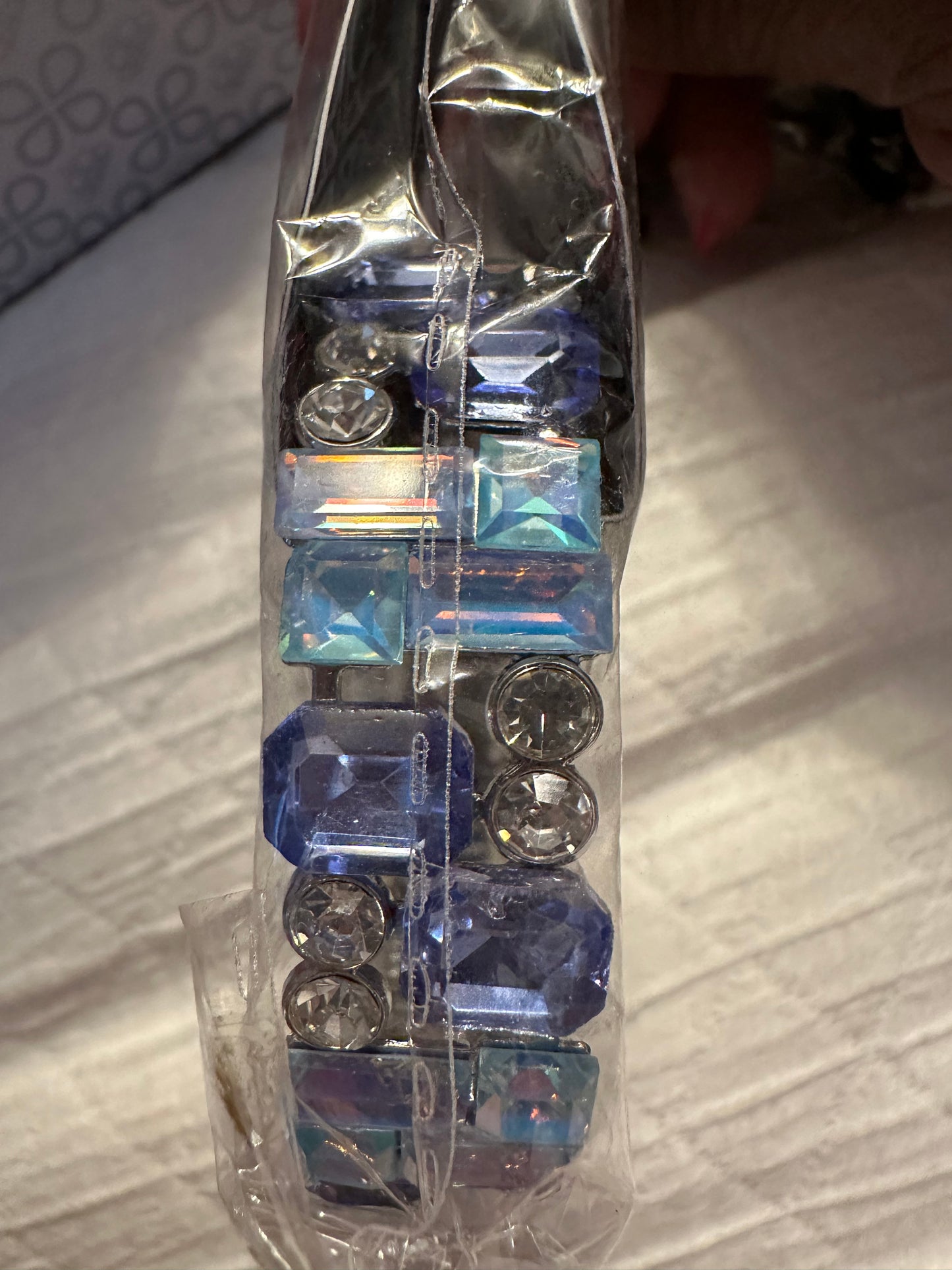 Scattered showcase – blue