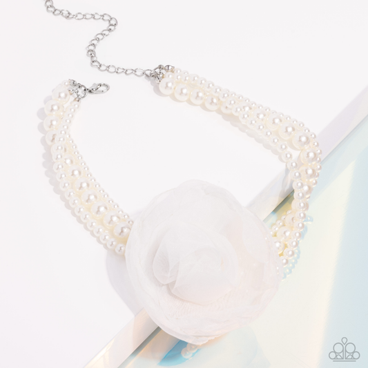 Radiant rosette – white