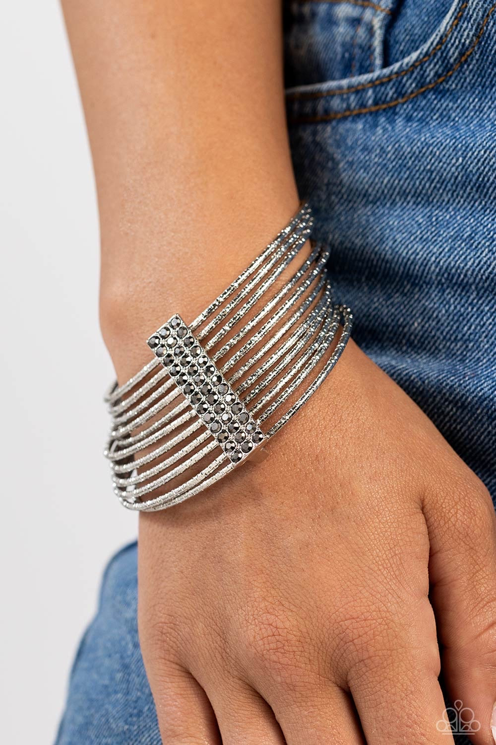 Shimmery silhouette – silver ￼
