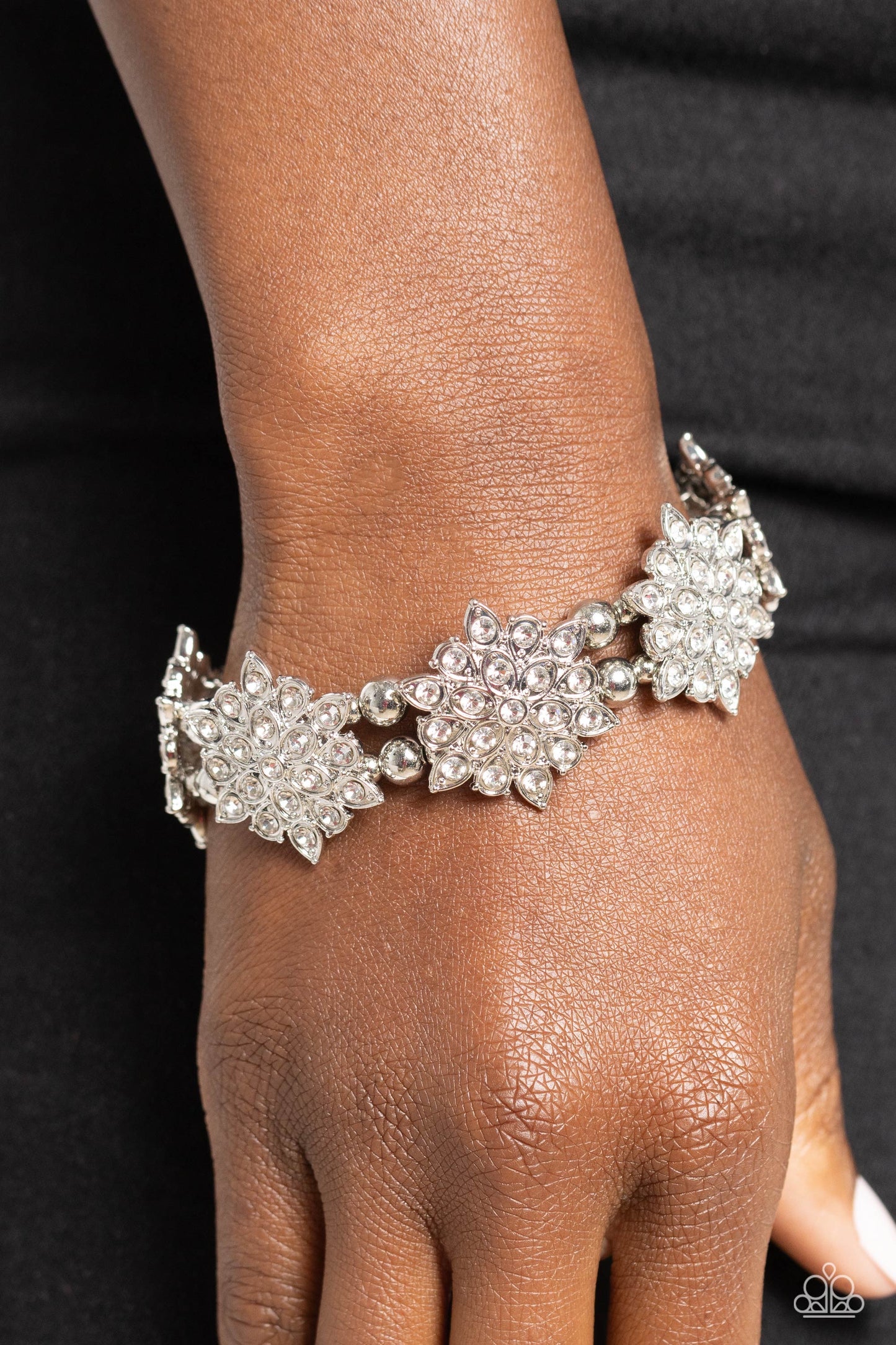 Scintillating Snowflakes - White￼